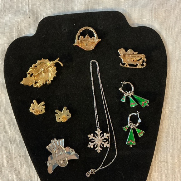 Holiday Brooch Set - Silver, Gold, Green, Red - Picture 2 of 2